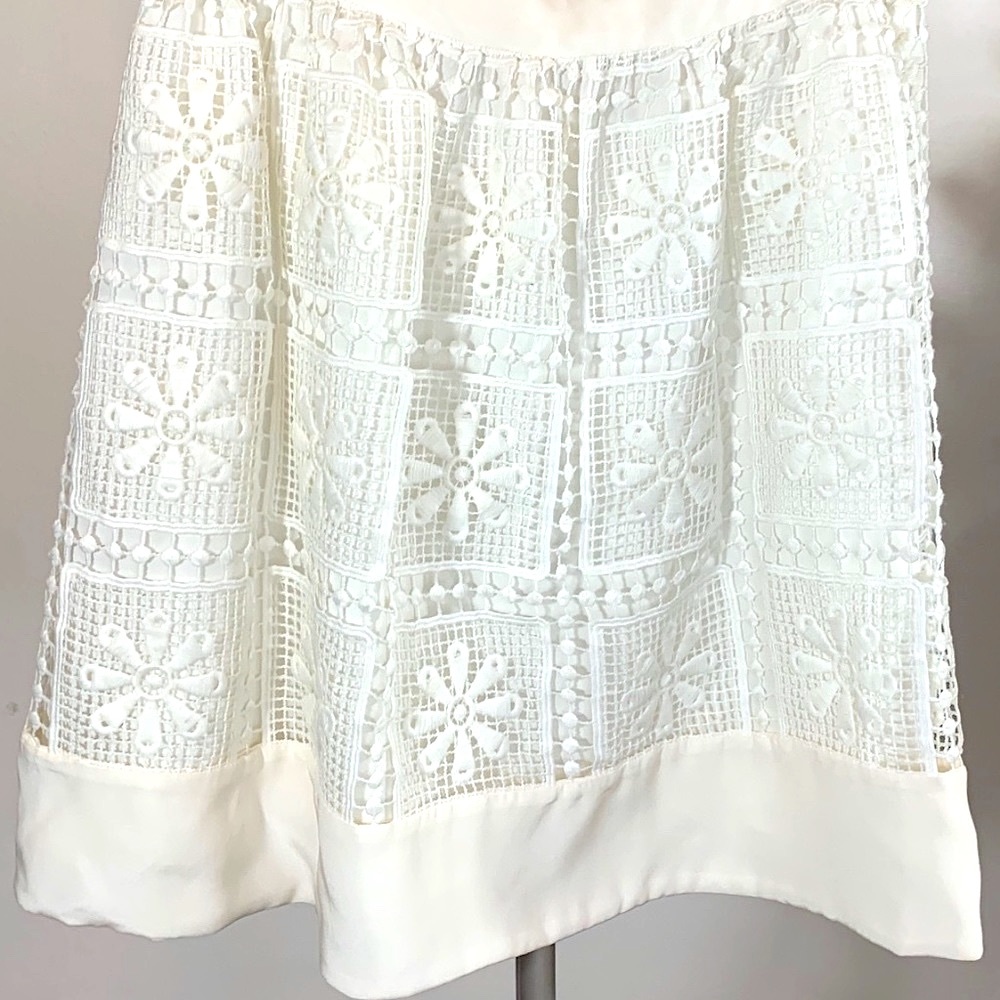 ELIZABETH AND JAMES SILK AND LACE SKIRT. Size 0.